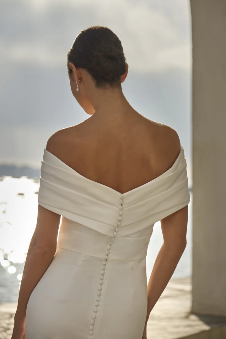 Amelie 46008 back close