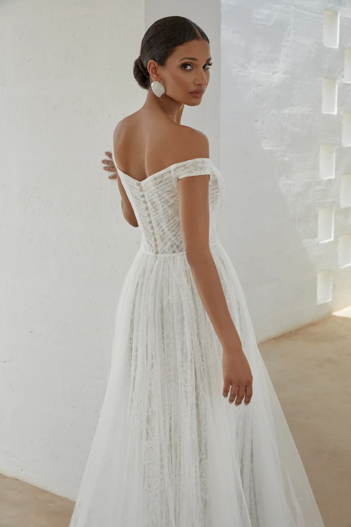 Adore 11358 Inesa close back