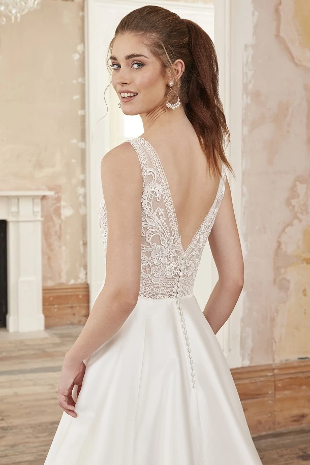 Adore by Justin Alexander 11215 Lana close