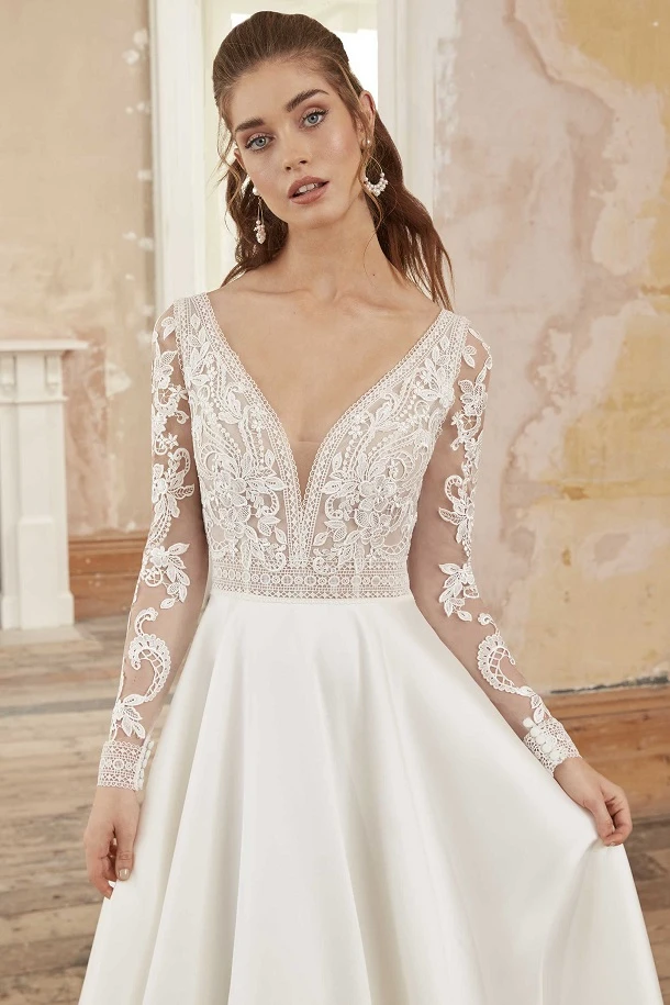 Adore by Justin Alexander 11215 Lana met mouw close