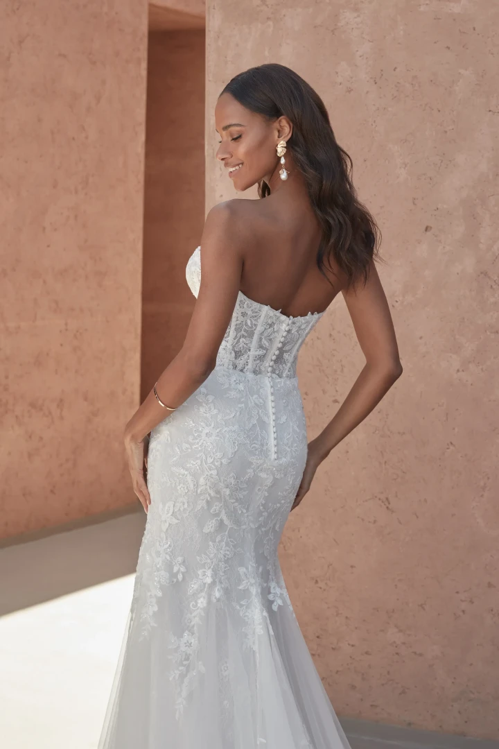 Adore by Justin Alexander 11315 Amberly close back