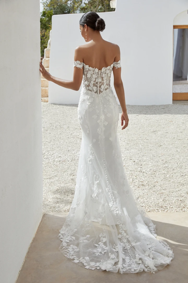 Adore by Justin Alexander 11350 Ariana back