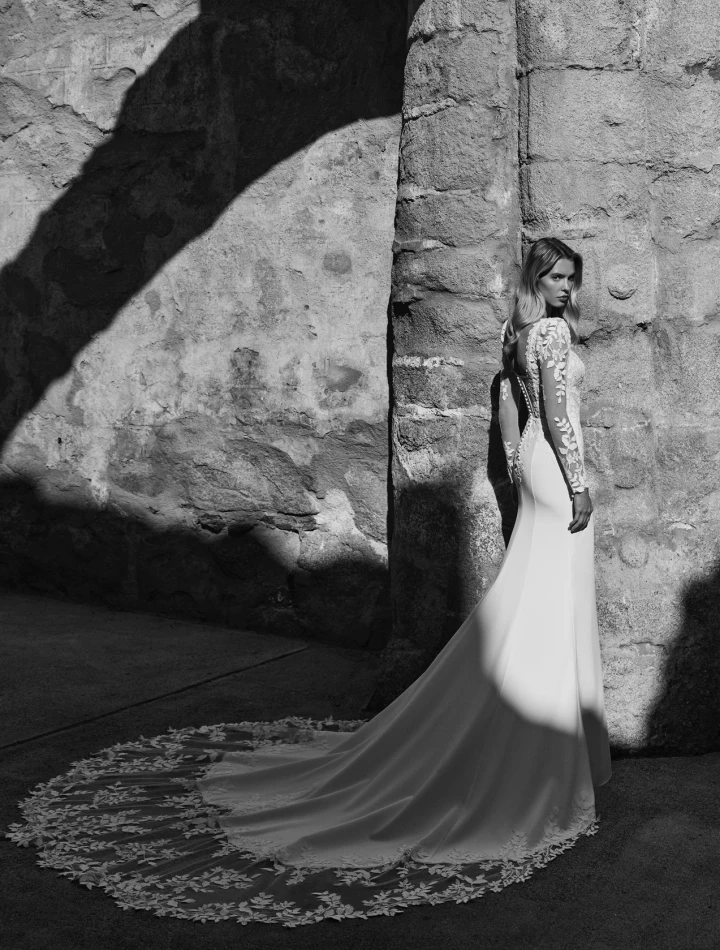 Adriana Atelier Paramo back