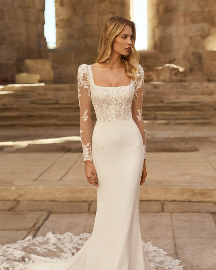 Adriana Atelier Paramo close