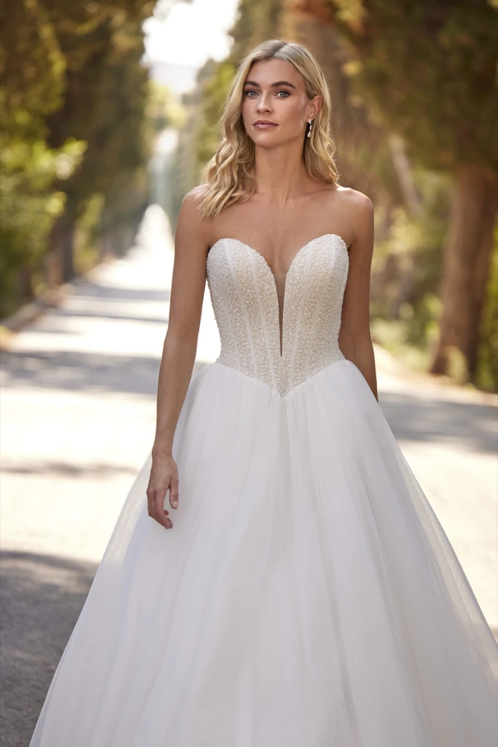 Amelie 16029 close 3