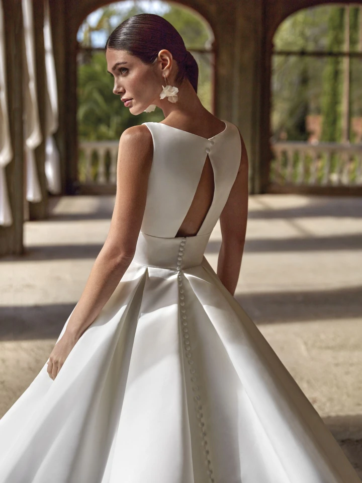 Amelie 40100 close back