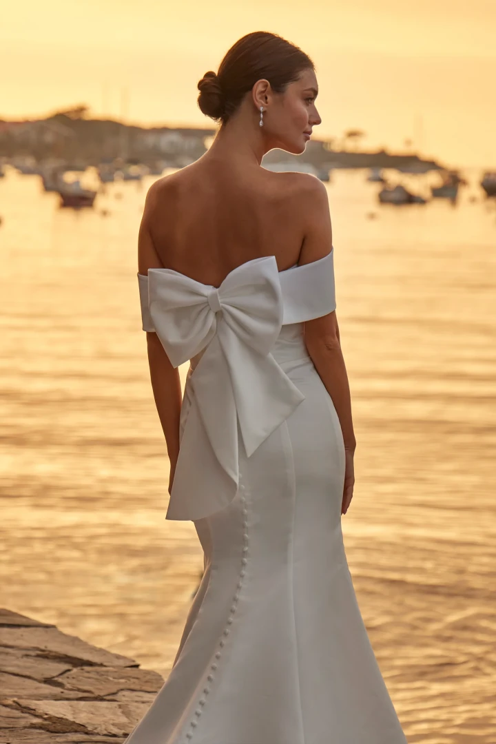 Amelie 46003 close back