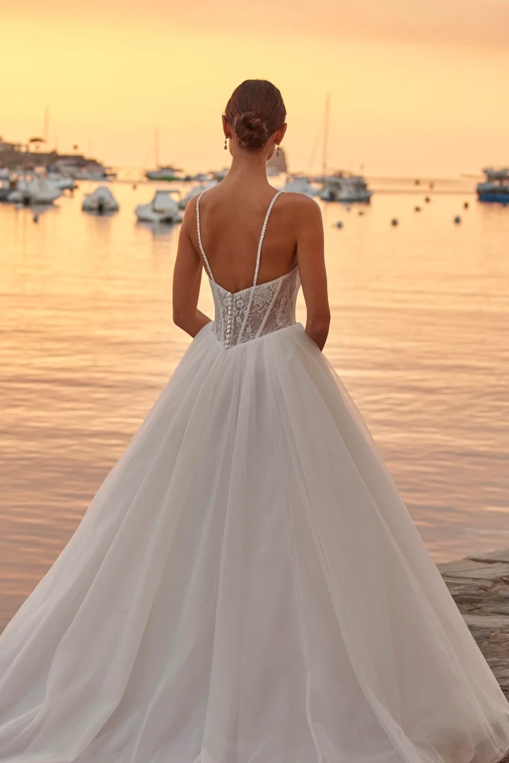 Amelie 46005 close back 2