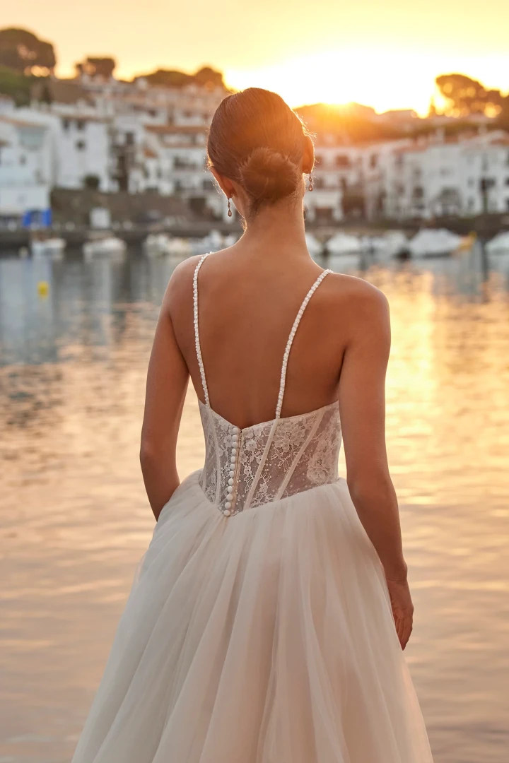 Amelie 46005 close back