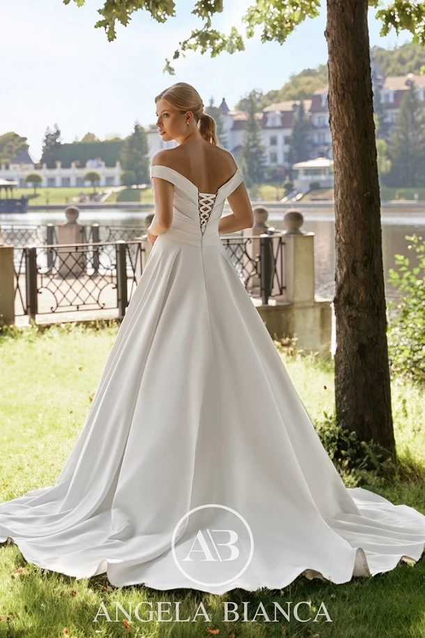 Angela Bianca 1110 back