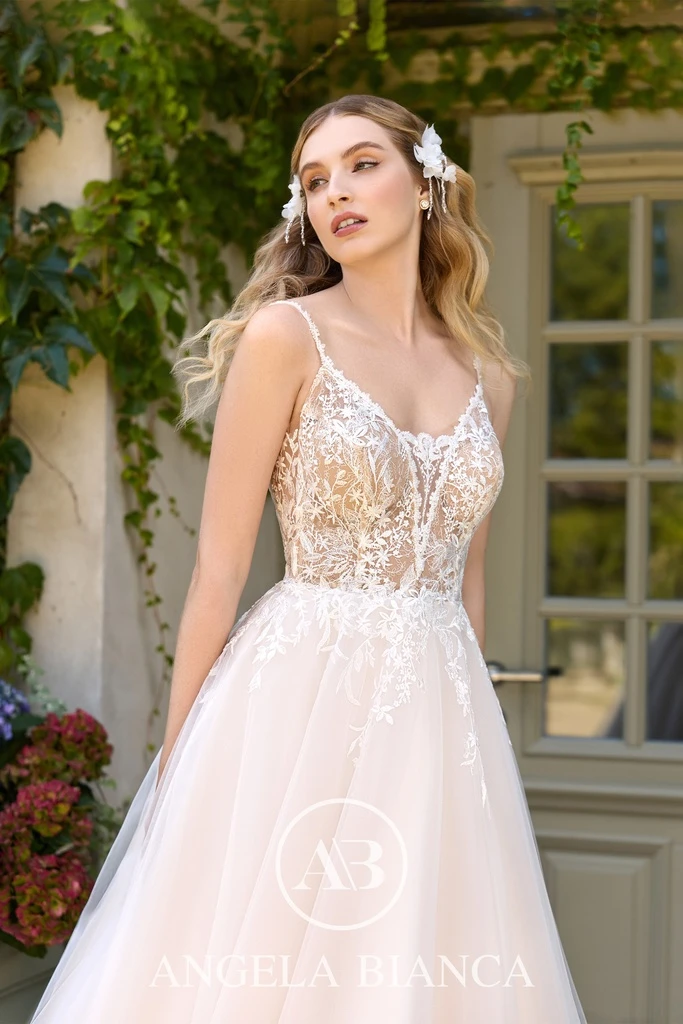 Angela Bianca 1161 close