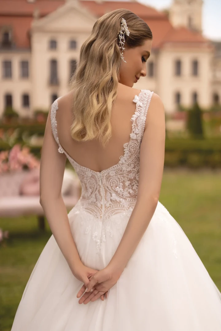Angela Bianca 1167 close back