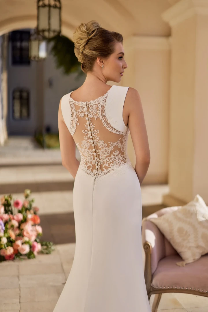 Angela Bianca 1174 close back