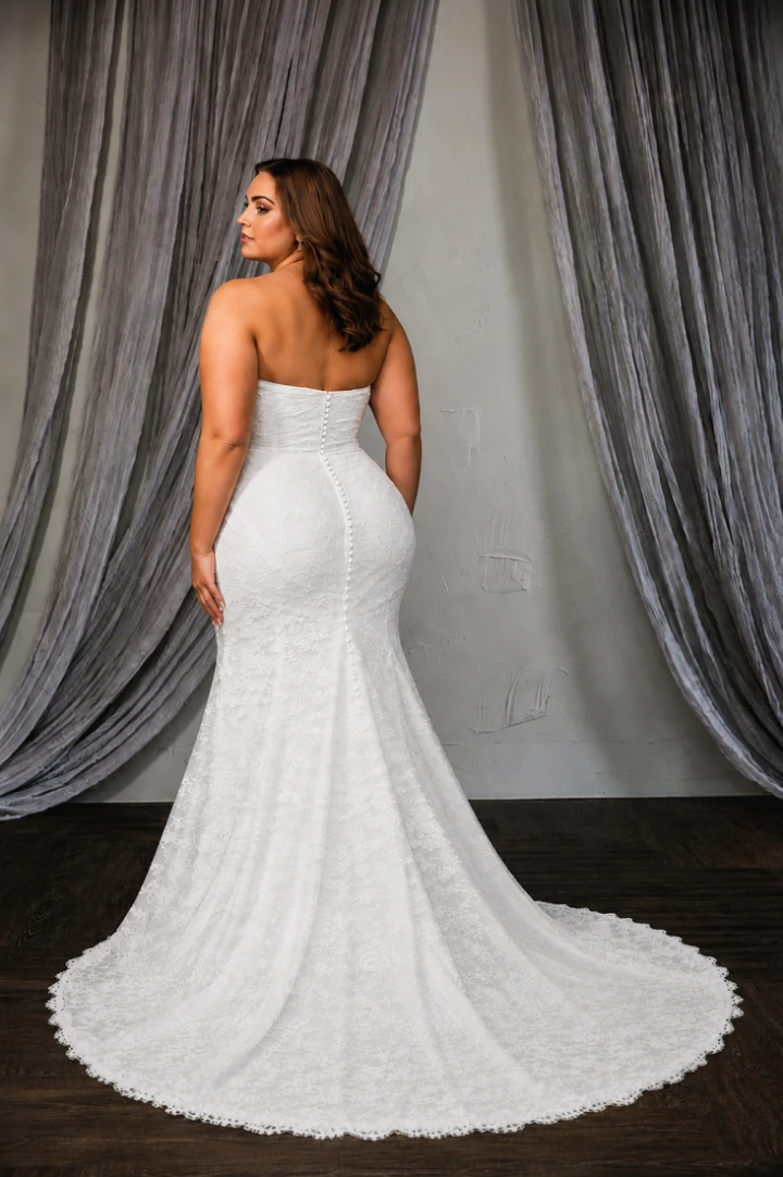 Ann & John Couture 55286 back