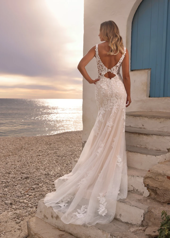 Anouk-back-AzureeBridal-10155