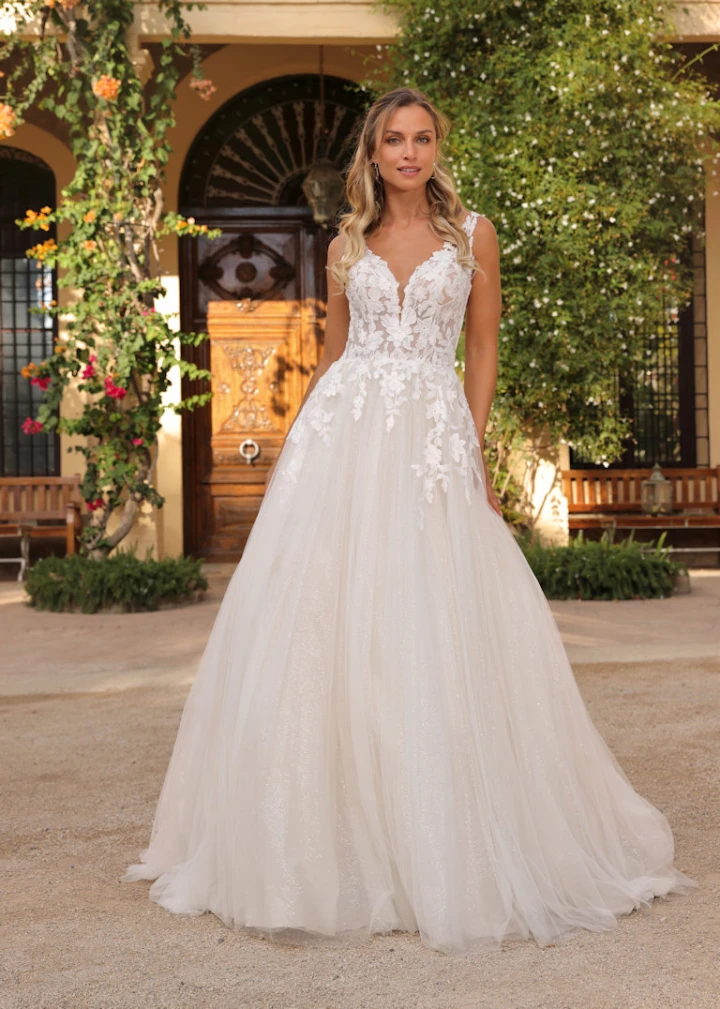 Arnolda-front-AzureeBridal-05381