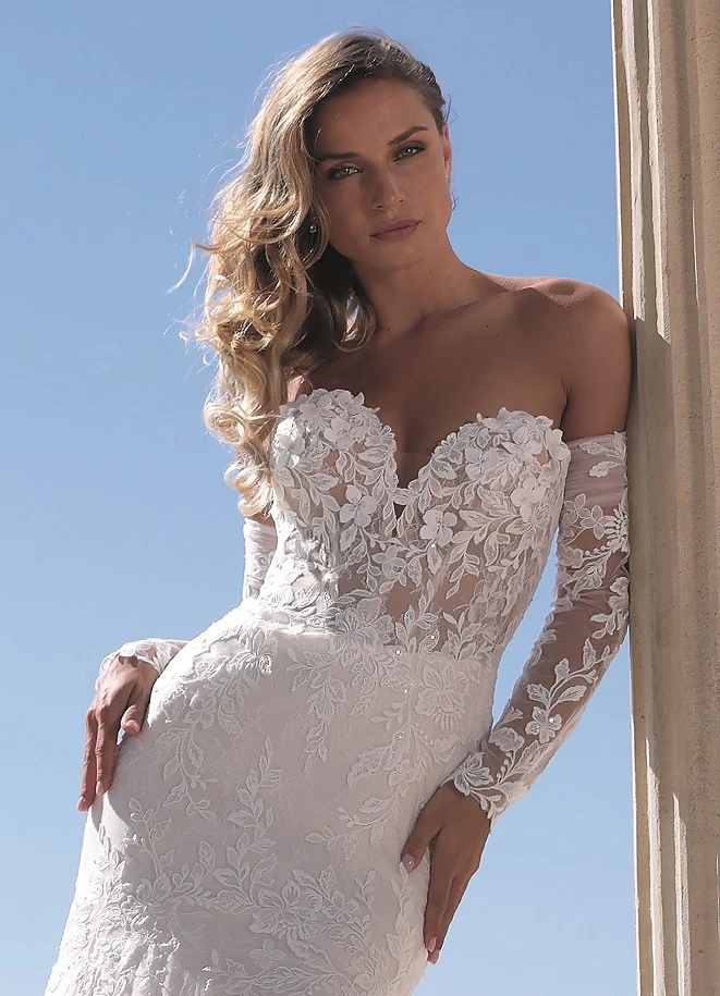 Azuree Alouise close