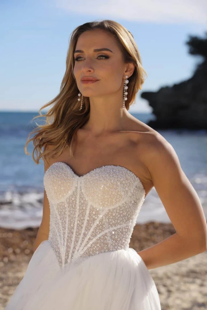 Azuree Flirt close
