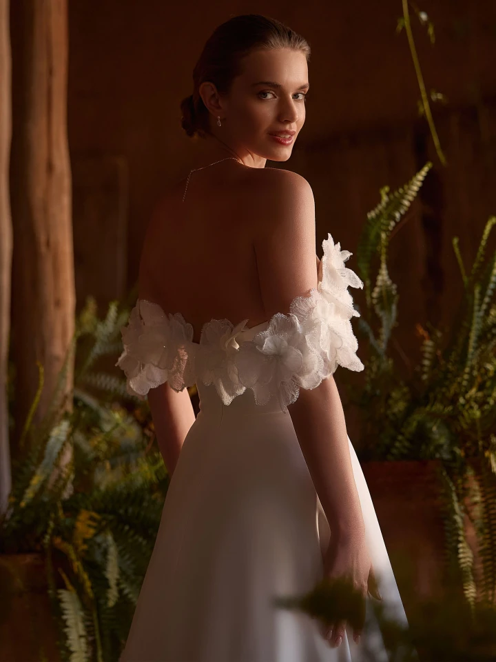 Bianco Evento Betsi close back 2