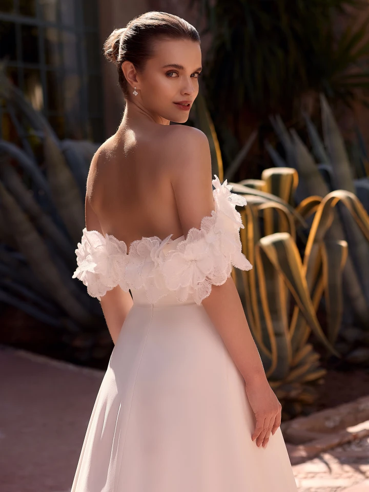 Bianco Evento Betsi close back 3