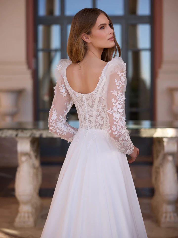 Bianco Evento Everly close back