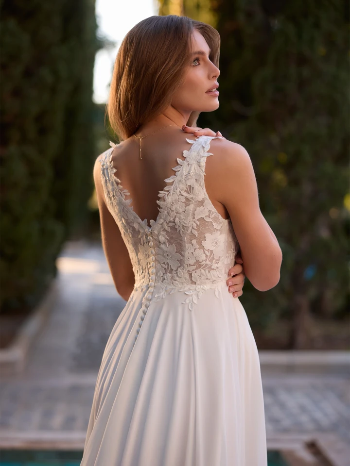 Bianco Evento Judy close back