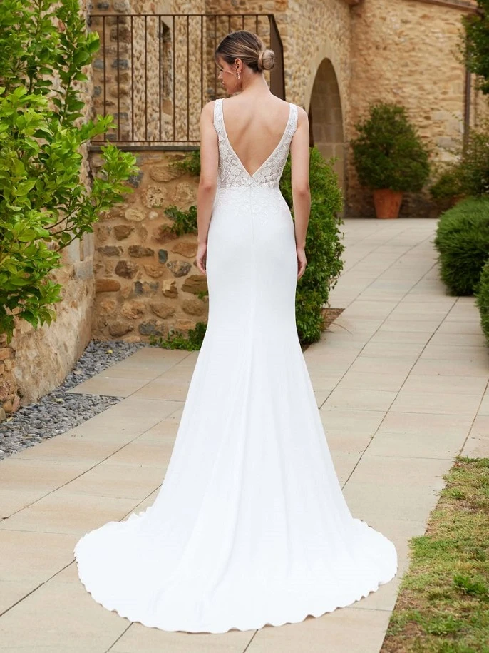 Bianco Evento Sapphire back.