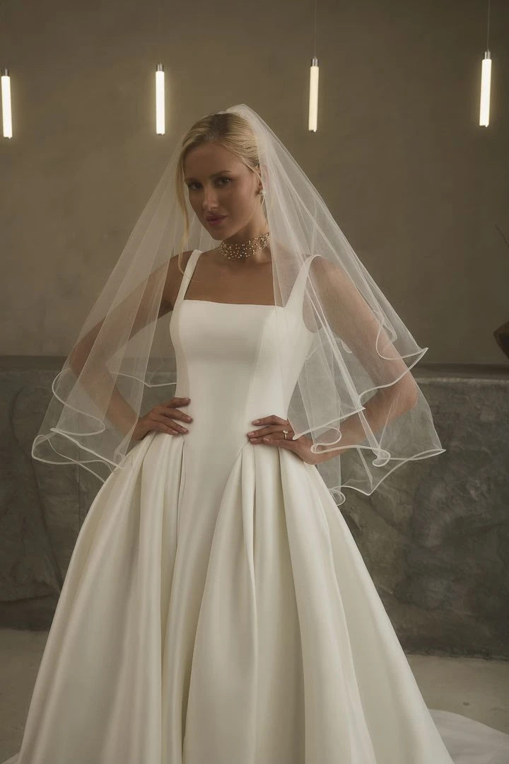 Casablanca 2635 Miriam close veil