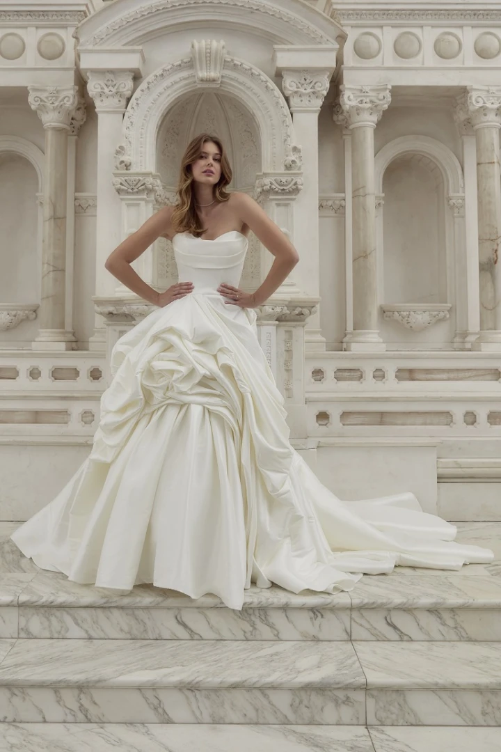 Casablanca Bridal 2589