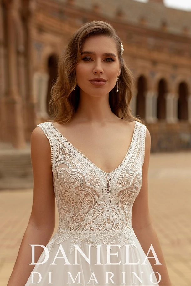 daniela di marino 6376 close