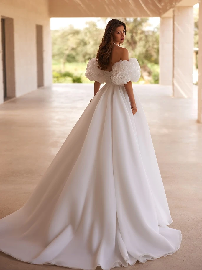 Elizabeth Passion 5725T back