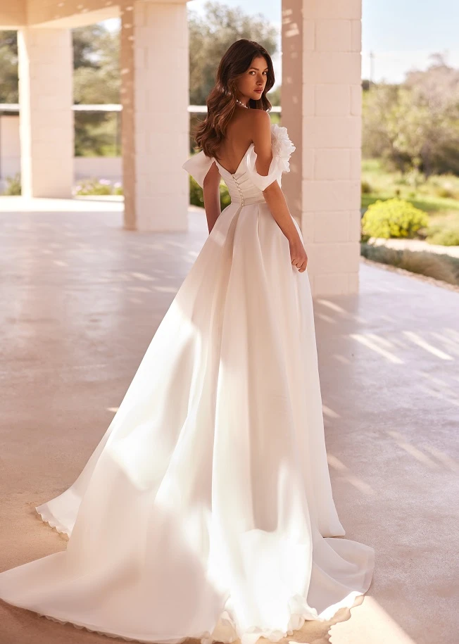 Elizabeth Passion 5726T back