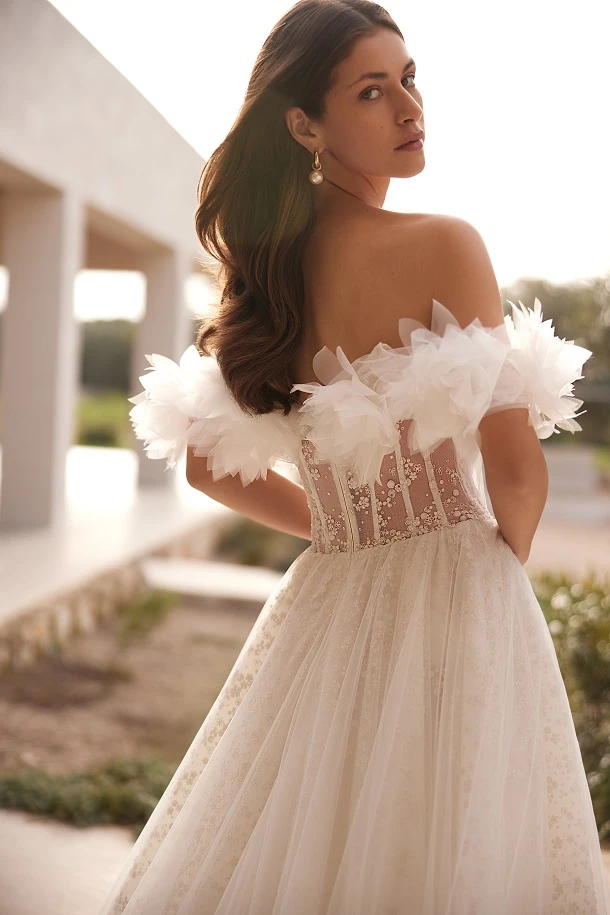 elizabeth passion e 5700t close back