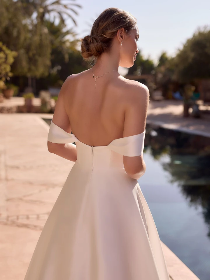 Ingrid Bianco Evento close back