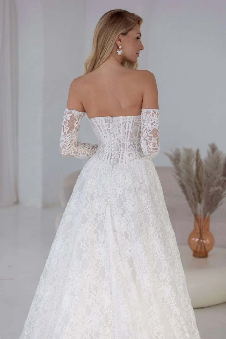 Jarice Kwin close back