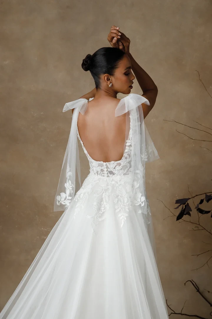 Justian Alexander 88326 Gretchen close back