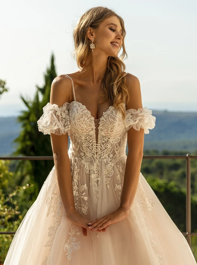 Lisa Donetti 2403 close