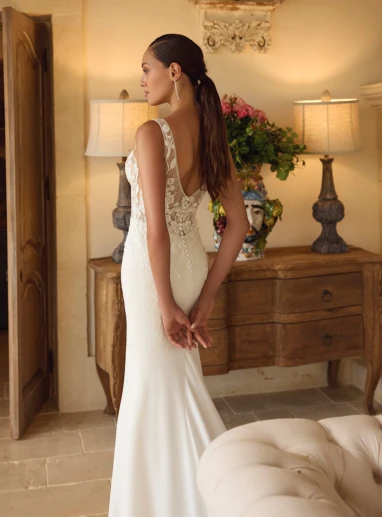 Modeca_Glow_back_close