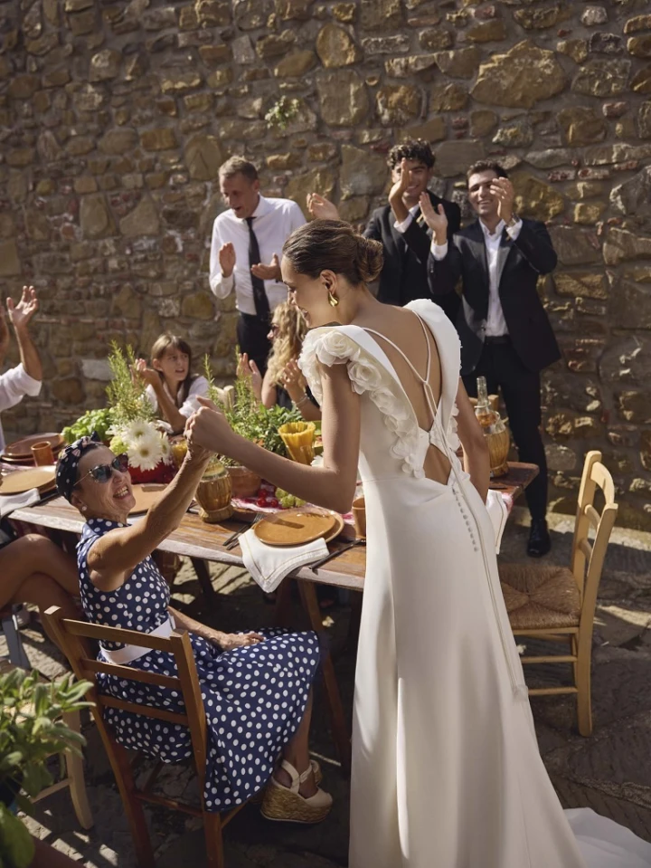 Modeca Golden back close