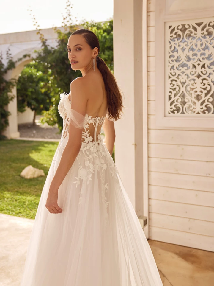 modeca greyson back close