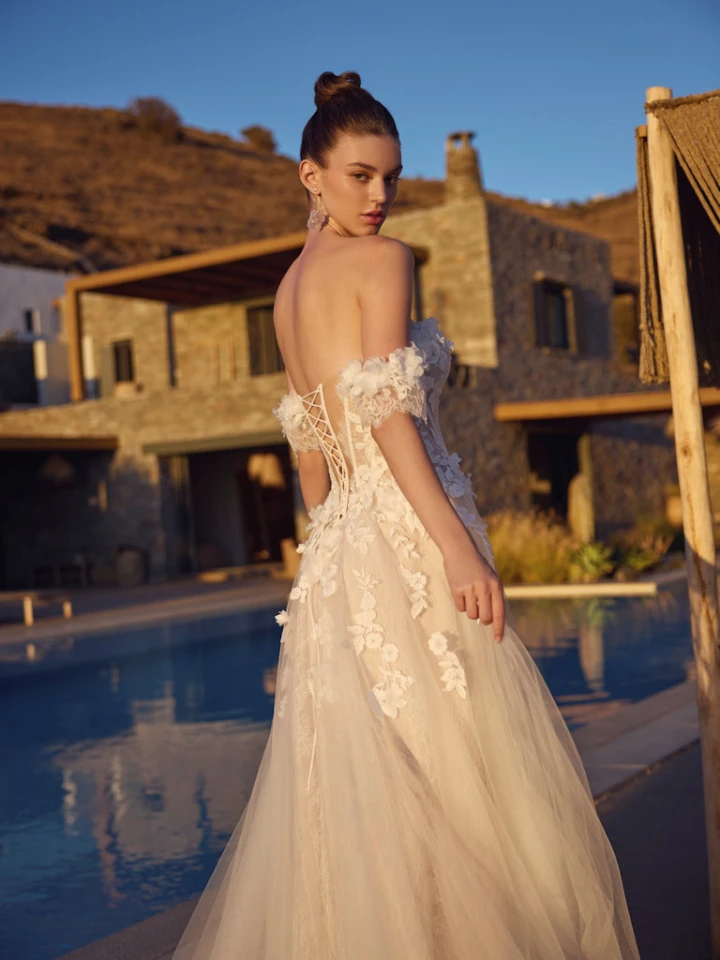 modeca halia back close