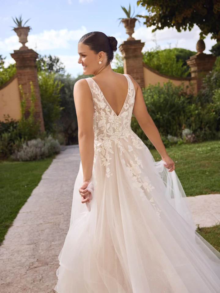 Modeca Jolanthe back close