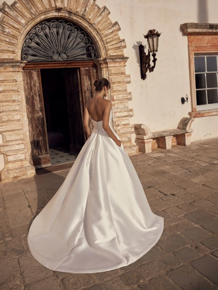Modeca Marcella back
