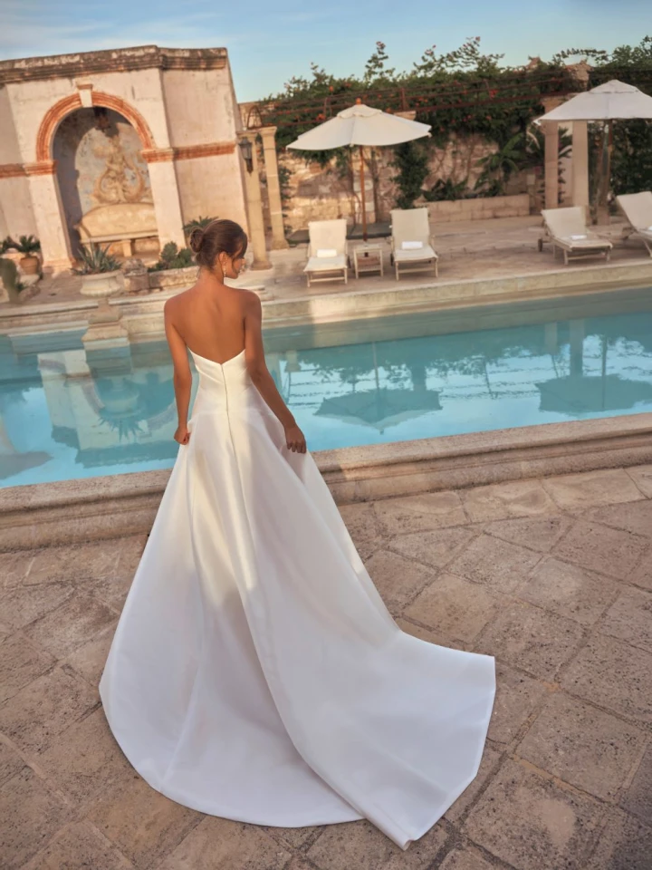Modeca Maribel back