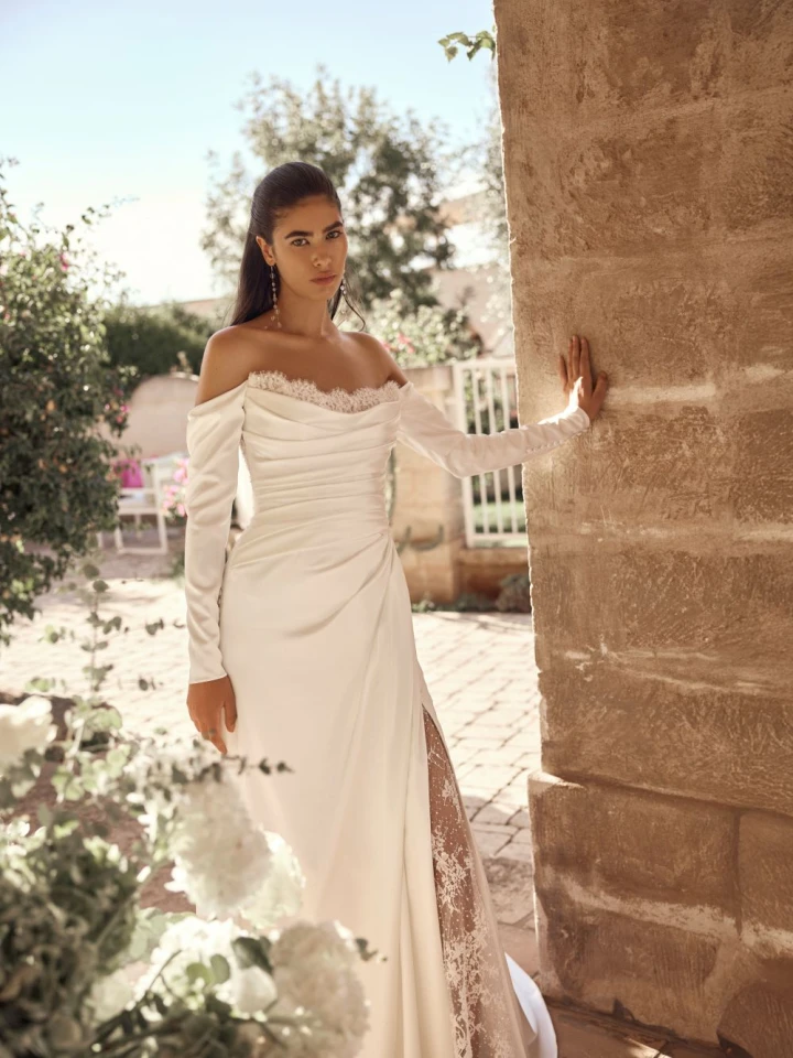 Modeca Mylena close