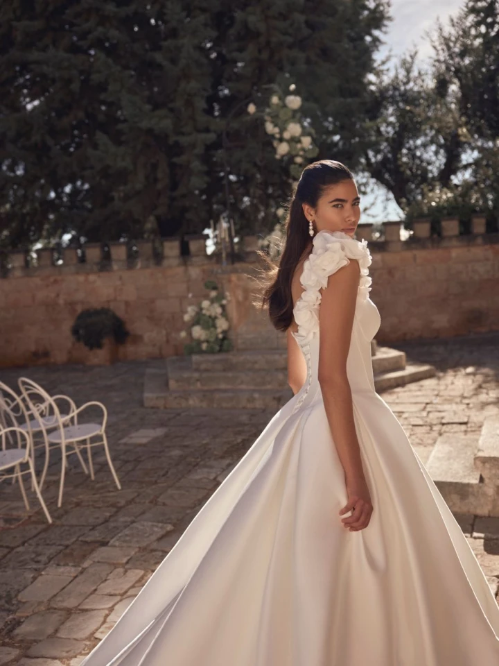 Modeca Myrthe back close