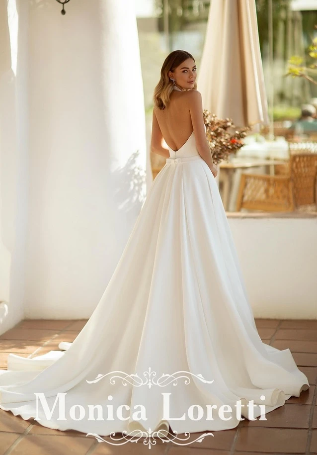 monica loretti 8237 back