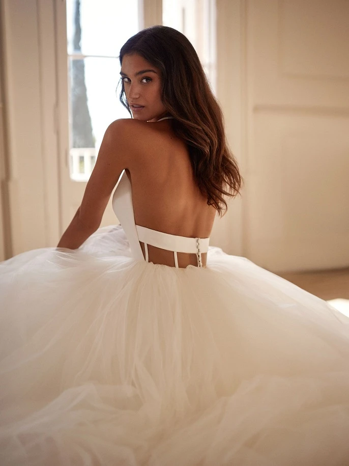 Nicole Spose Garisa back close