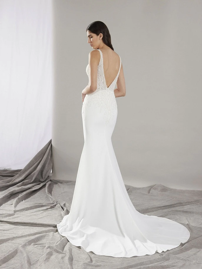 Pronovias Clin back