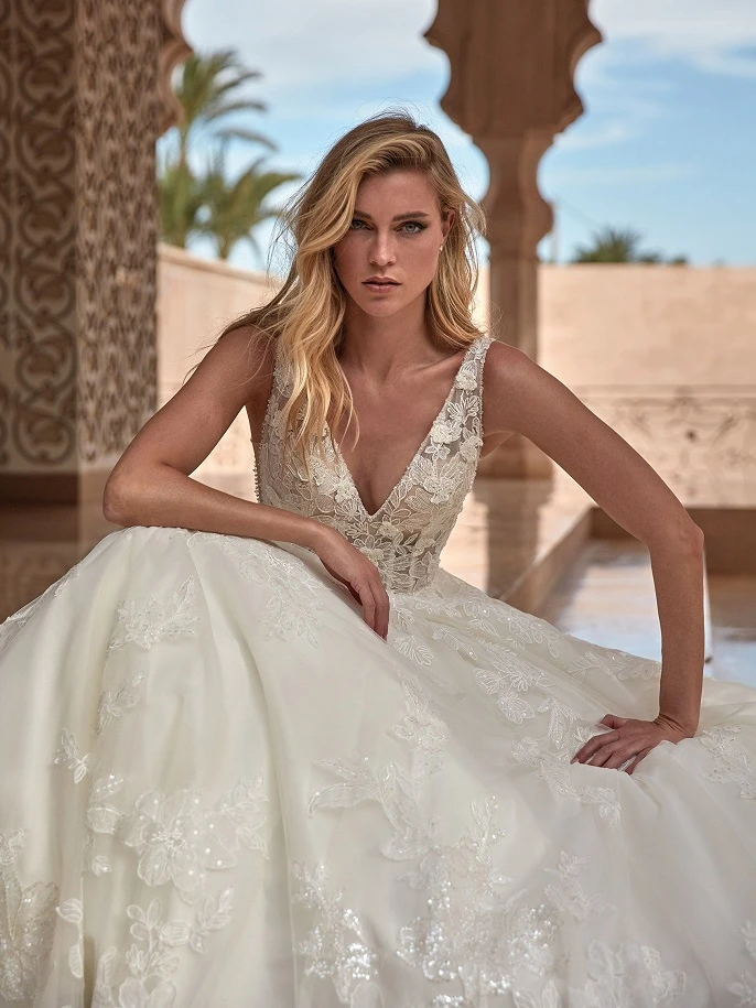 pronovias huron close